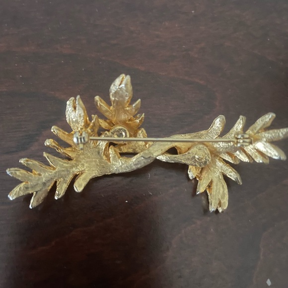 Vintage goldtone and rhinestone brooch - Picture 3 of 6